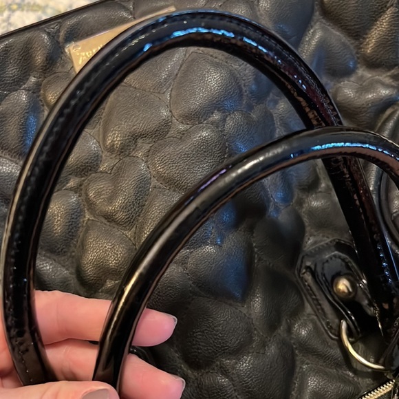 Betsy Johnson black bag with hearts - Picture 4 of 4